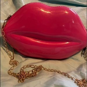 Lip clutch purse